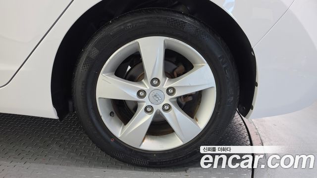 Hyundai AVANTE 2013 — photo 7