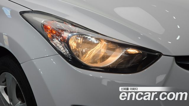 Hyundai AVANTE 2013 — photo 8