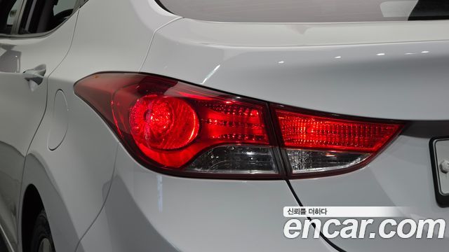 Hyundai AVANTE 2013 — photo 9