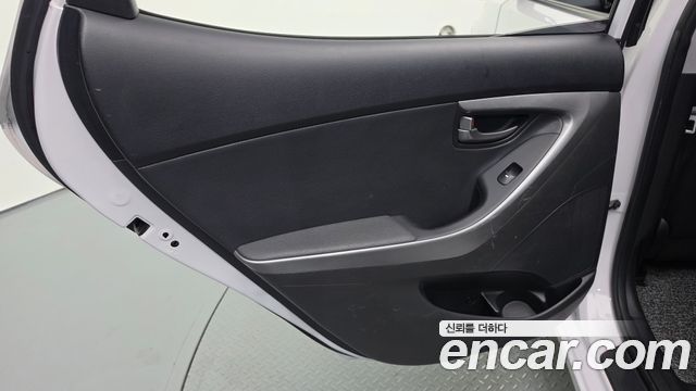 Hyundai AVANTE 2013 — photo 15
