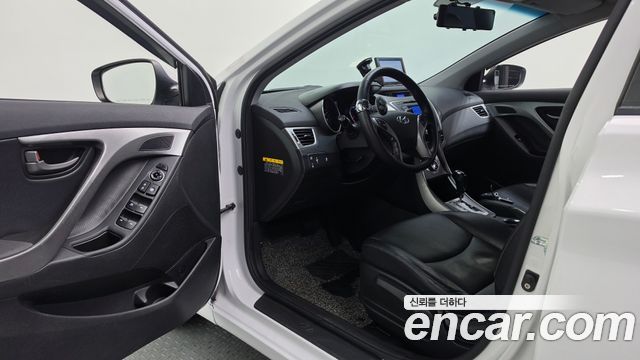 Hyundai AVANTE 2013 — photo 16