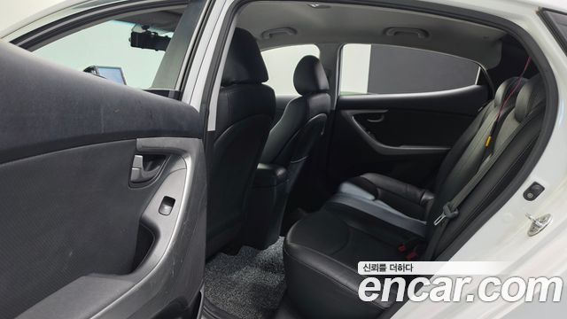 Hyundai AVANTE 2013 — photo 30
