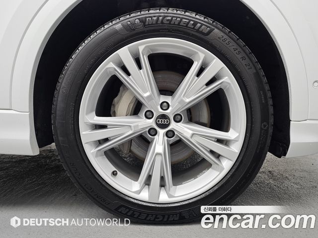 Audi Q8 2023 — photo 5