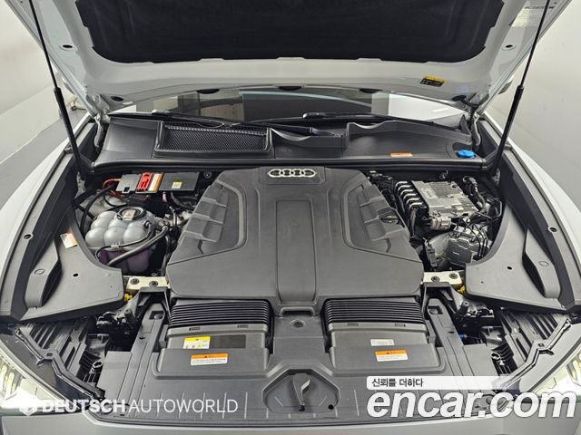 Audi Q8 2023 — photo 6