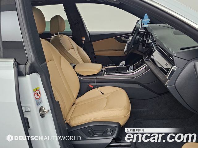 Audi Q8 2023 — photo 10