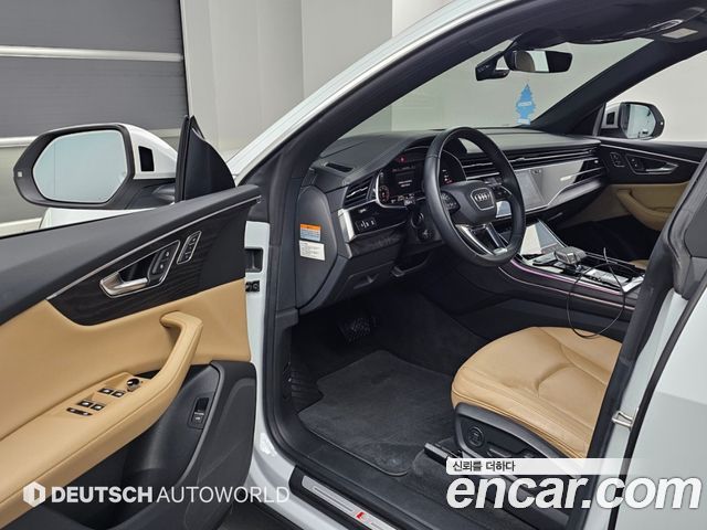 Audi Q8 2023 — photo 11