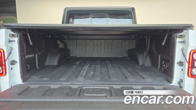 Jeep Gladiator 2022 — photo 20