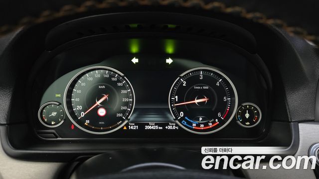 BMW 5-Series 2015 — photo 11