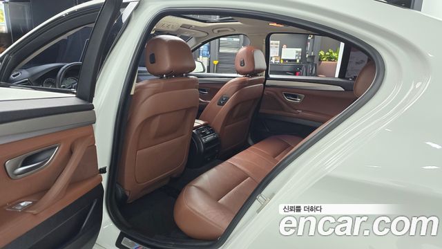 BMW 5-Series 2015 — photo 17