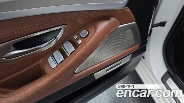 BMW 5-Series 2015 — photo 21