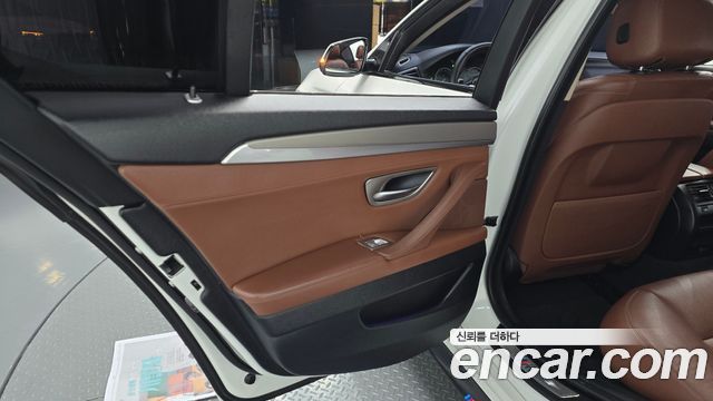 BMW 5-Series 2015 — photo 15