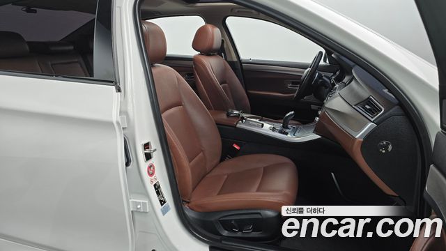 BMW 5-Series 2015 — photo 16