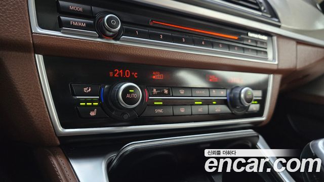 BMW 5-Series 2015 — photo 29