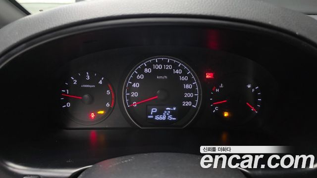 Hyundai Starex 2016 — photo 8