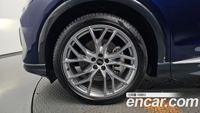 Audi Q4 e-tron 2025 — photo 5