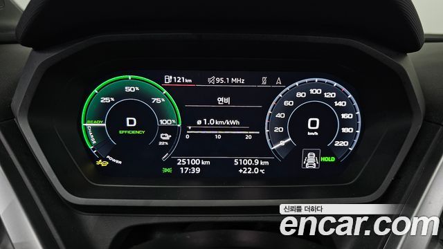 Audi Q4 e-tron 2025 — photo 11