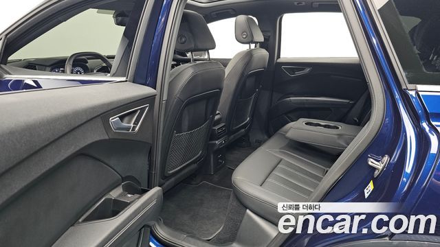 Audi Q4 e-tron 2025 — photo 18
