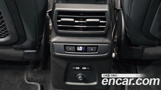 Audi Q4 e-tron 2025 — photo 30