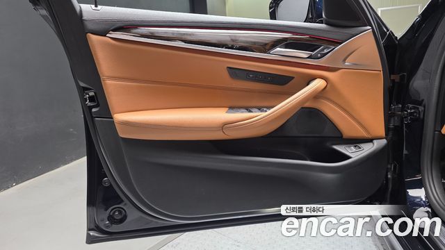 BMW 5-Series 2021 — photo 14
