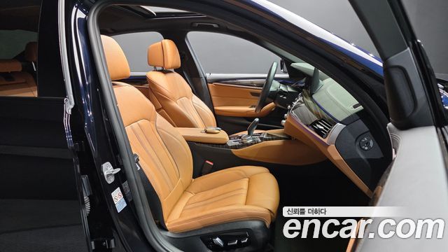 BMW 5-Series 2021 — photo 16