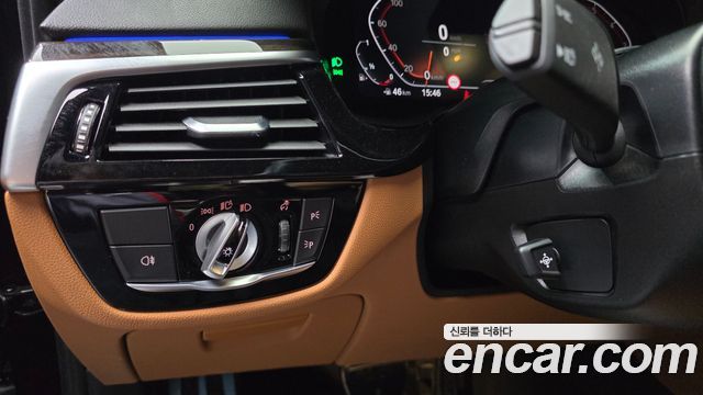 BMW 5-Series 2021 — photo 27