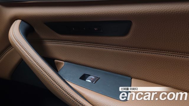 BMW 5-Series 2021 — photo 28