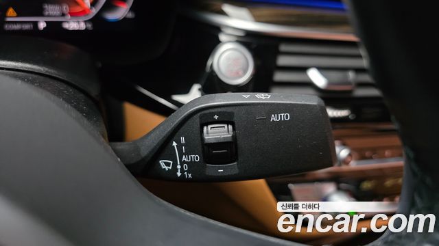 BMW 5-Series 2021 — photo 29
