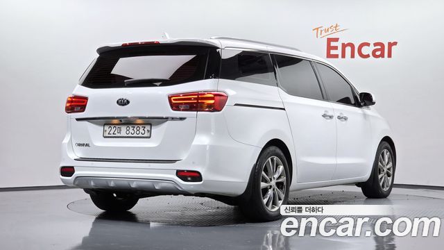 Kia Canival 2019 — photo 2