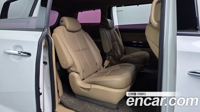 Kia Canival 2019 — photo 17