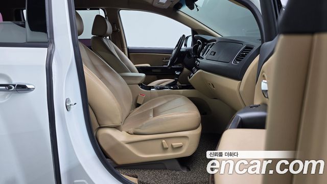 Kia Canival 2019 — photo 16