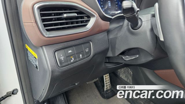 Hyundai Santafe 2019 — photo 16