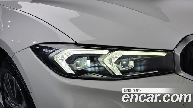 BMW 3-Series 2024 — photo 8