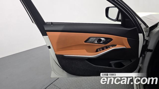 BMW 3-Series 2024 — photo 14
