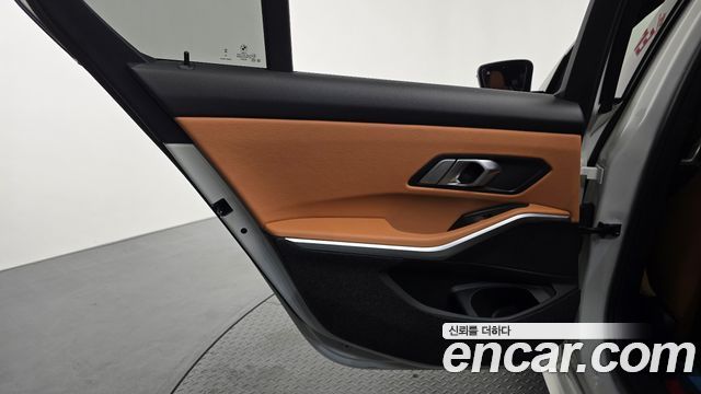 BMW 3-Series 2024 — photo 15