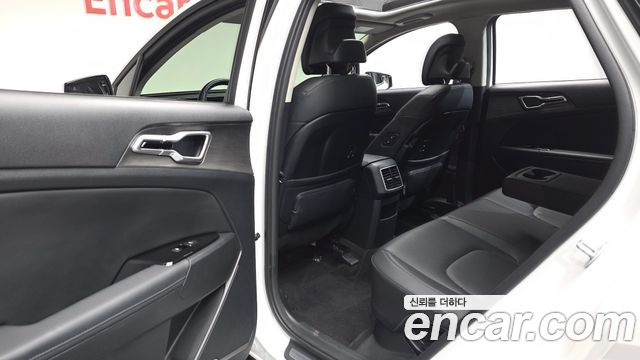 Kia Sportage 2023 — photo 16