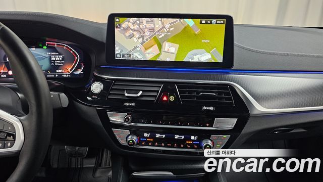 BMW 5-Series 2023 — photo 18