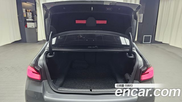 BMW 5-Series 2023 — photo 25