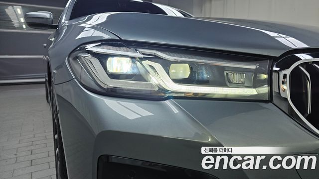 BMW 5-Series 2023 — photo 8