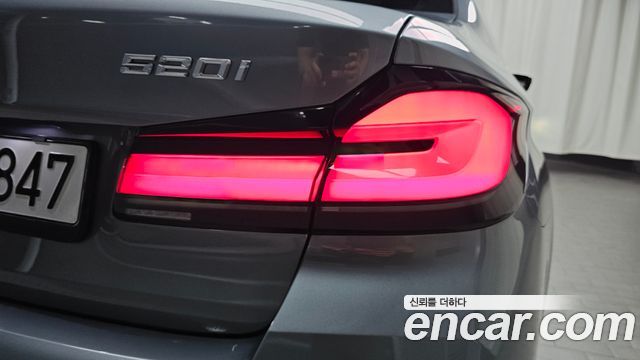 BMW 5-Series 2023 — photo 9