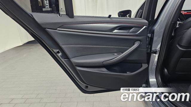 BMW 5-Series 2023 — photo 15