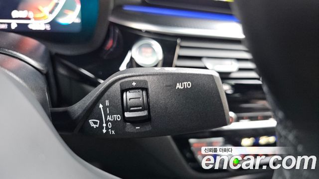 BMW 5-Series 2023 — photo 28
