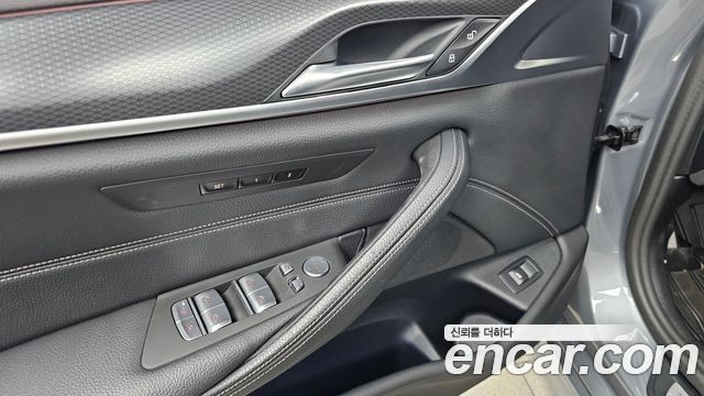 BMW 5-Series 2023 — photo 29
