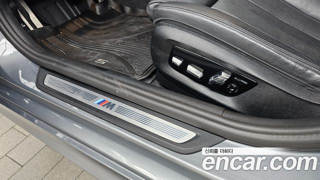 BMW 5-Series 2023 — photo 30