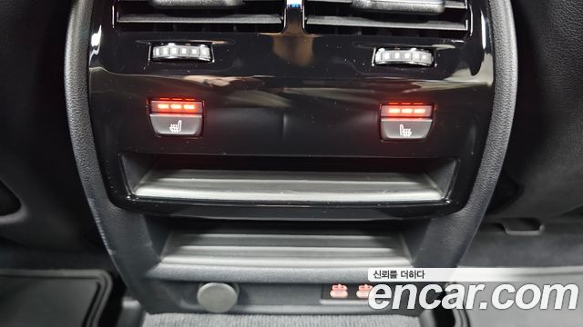 BMW 5-Series 2023 — photo 32