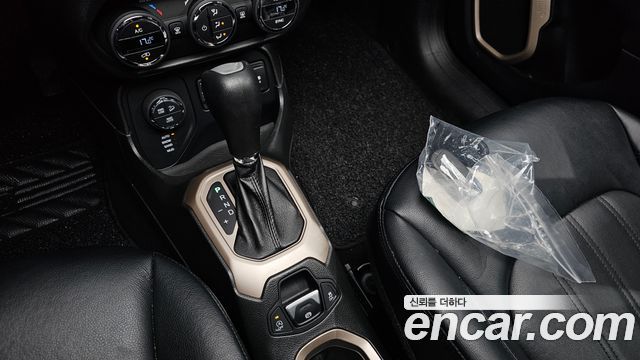 Jeep Renegade 2016 — photo 9