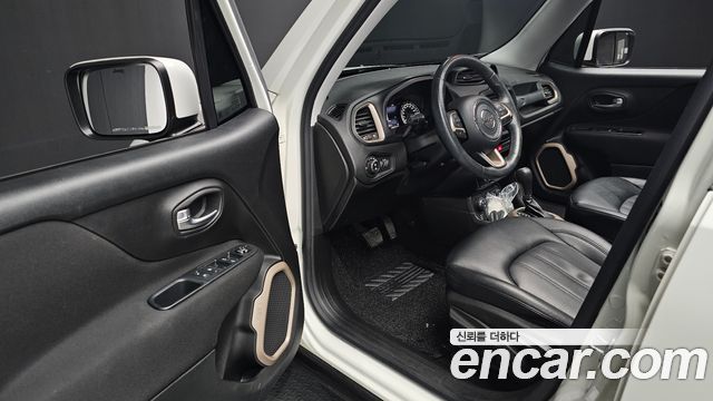 Jeep Renegade 2016 — photo 11