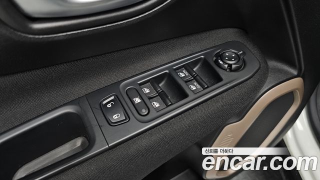 Jeep Renegade 2016 — photo 17