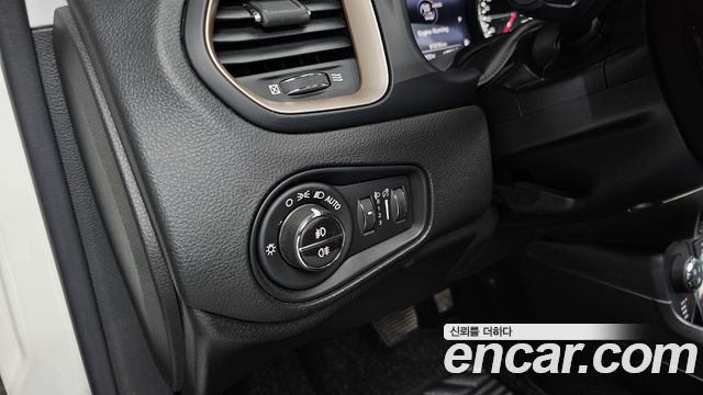 Jeep Renegade 2016 — photo 18