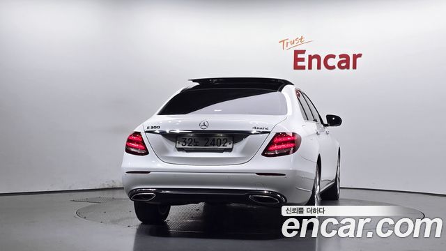 Mercedes-Benz E-Class 2019 — photo 4