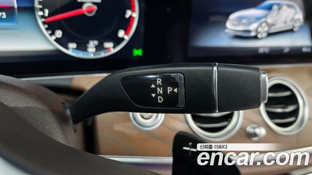 Mercedes-Benz E-Class 2019 — photo 9